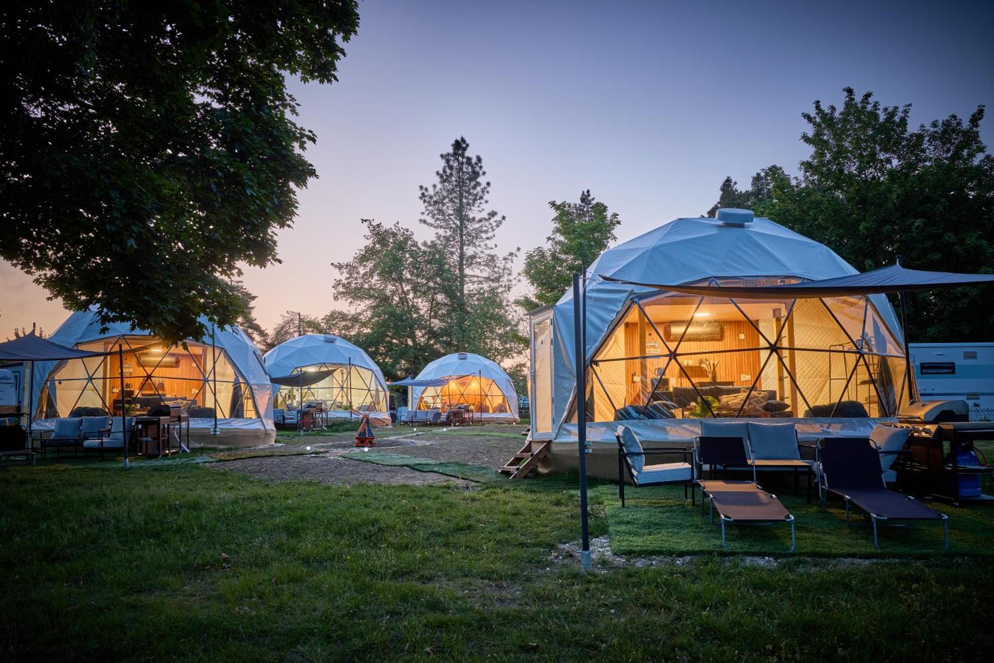Glamping Slapy Hotell Eksteriør bilde